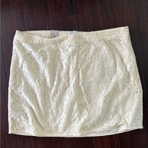 GAP Cream Lace Pencil Skirt